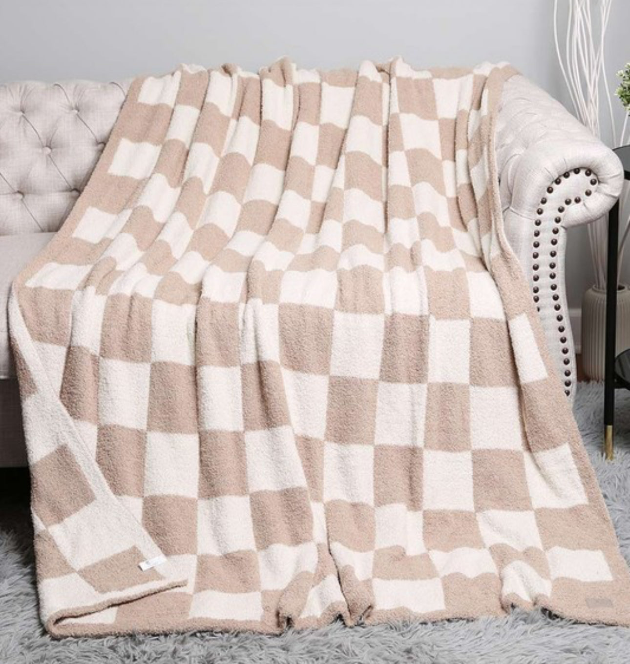 CHECKERED PATTERN THROW BLANKET