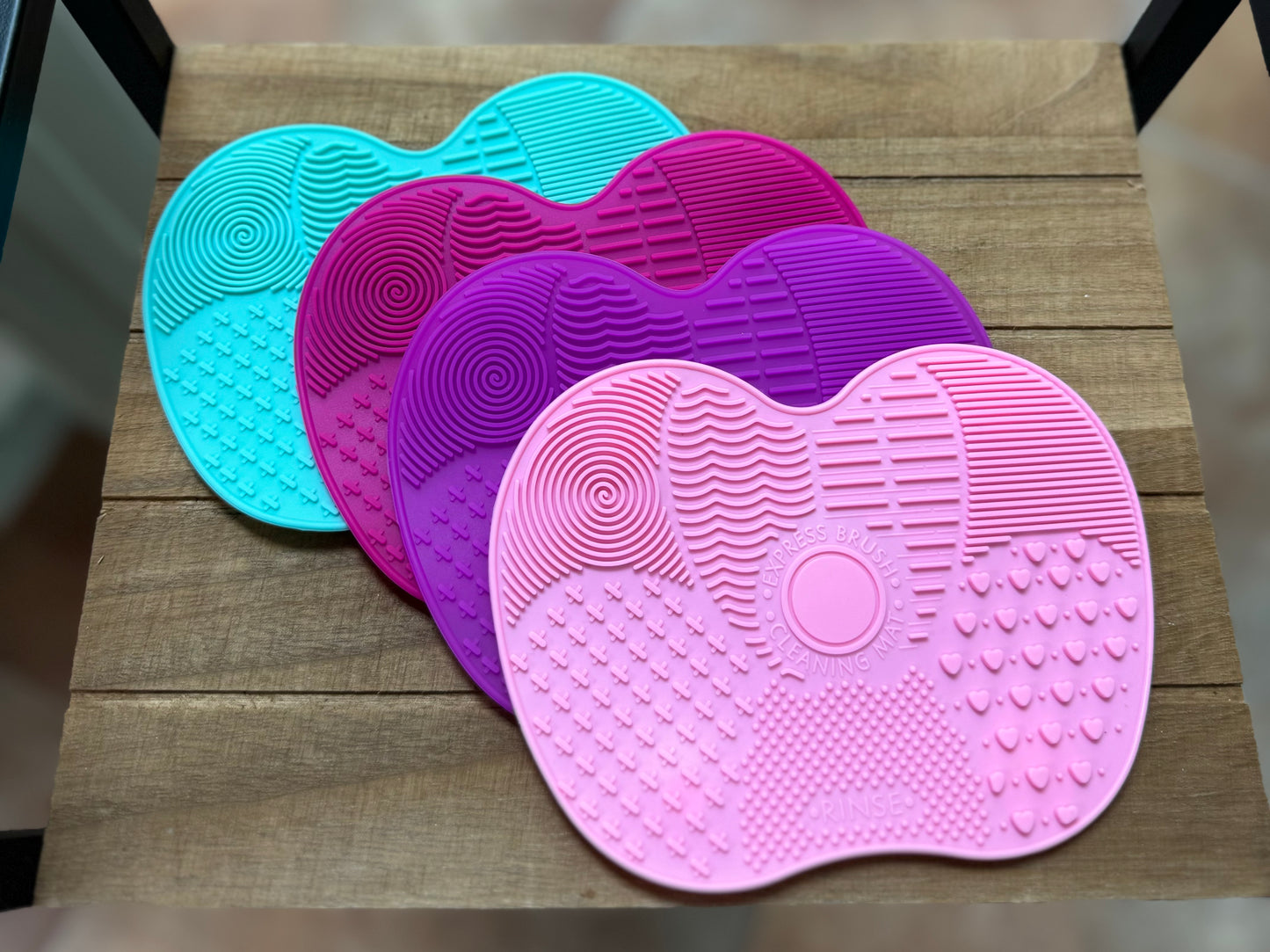 MAKEUP BRUSH CLEANING MAT