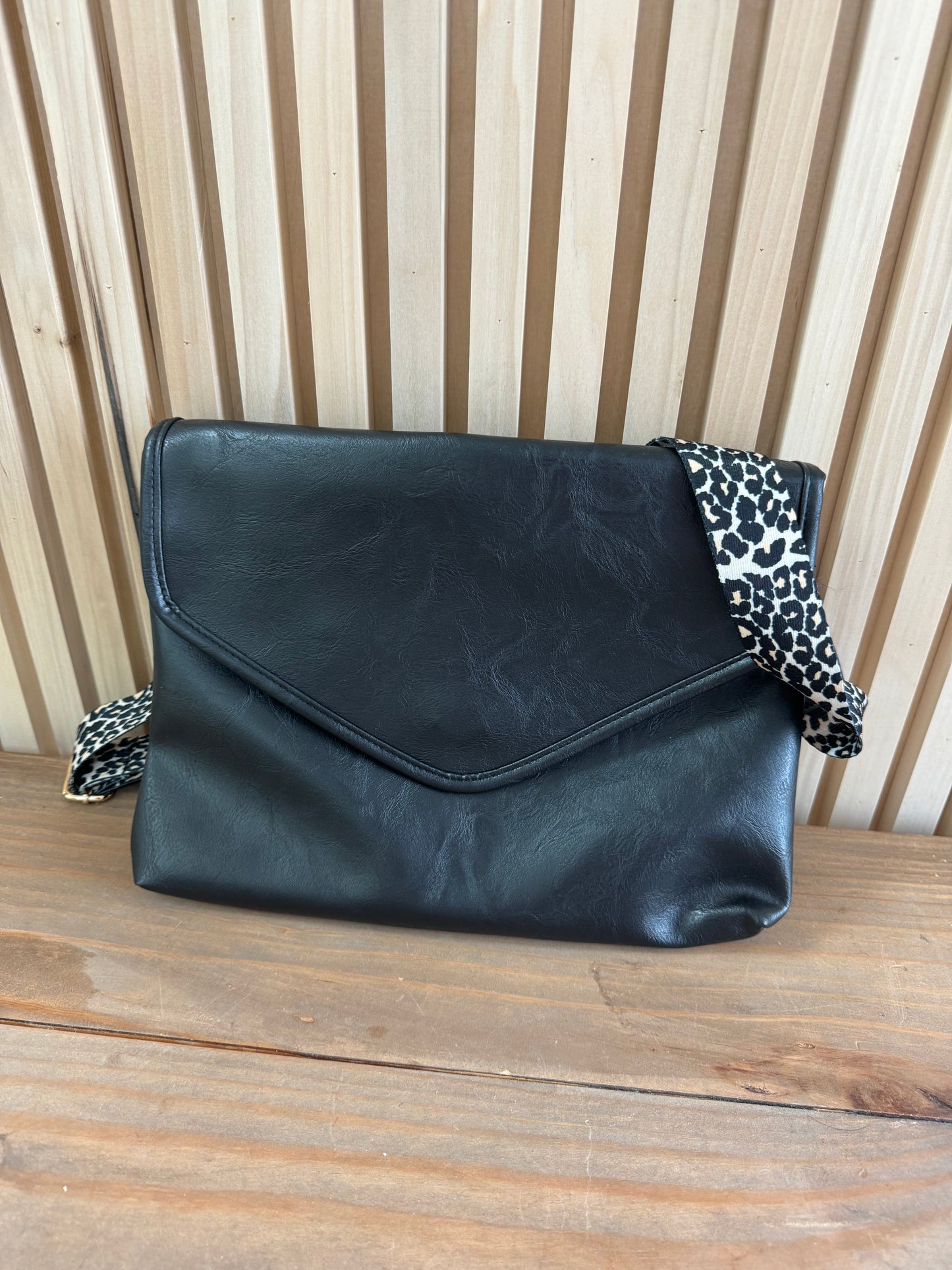 VEGAN LEATHER CROSSBODY