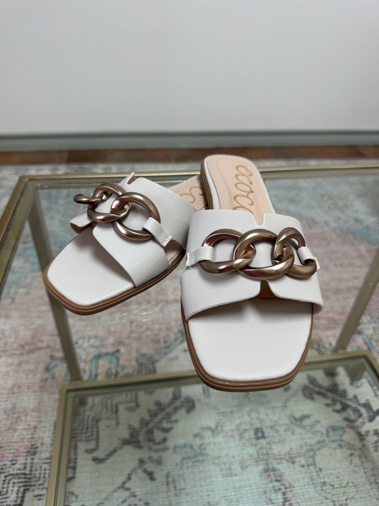 CREAM SANDALS